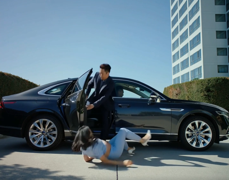 The CEO Dragged His Six-Month Pregnant Wife Out of His New BMW on the Highway, Calling Her ‘Bad Luck.’ His Life Collapsed When She Left Him, and His Final Plea Was Rejected by the Newborn He Had Abandoned.